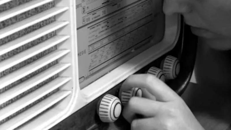 La radio è subito diventata il primo social (ed è il medium che sa rinascere)