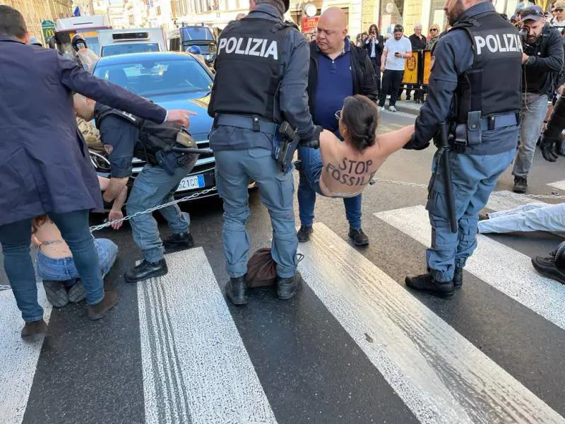 Il dispositivo di sicurezza rovina il blitz agli ecovandali