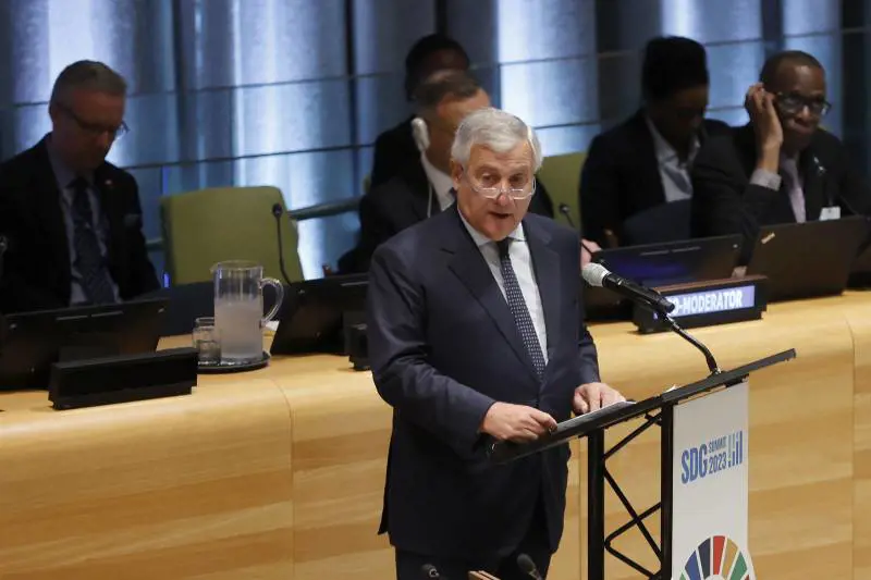 "Parleremo con Erdogan per fermare la rotta balcanica". Tajani indica la linea sui migranti