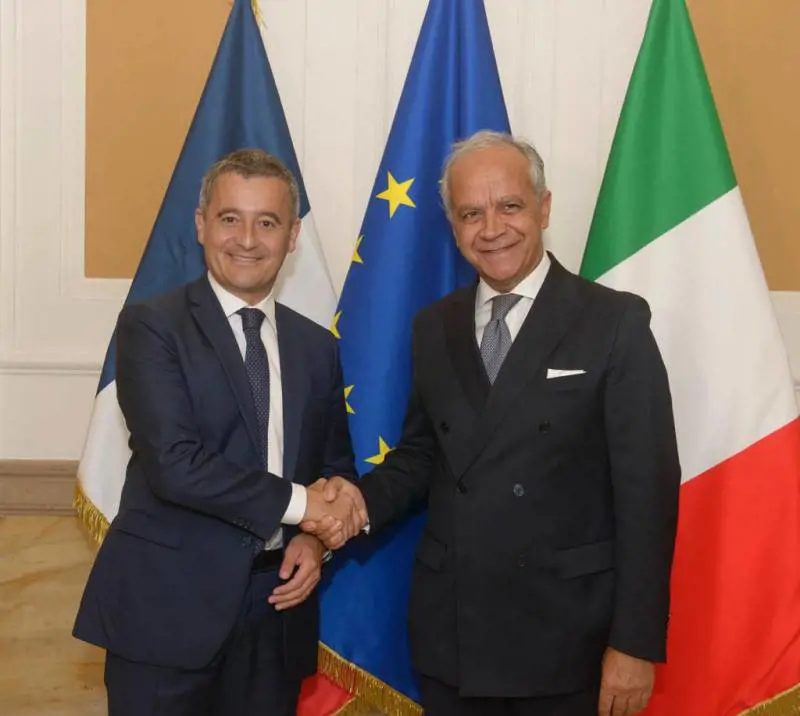 La Francia chiude i confini. "Non si può accogliere tutti, è un messaggio sbagliato"