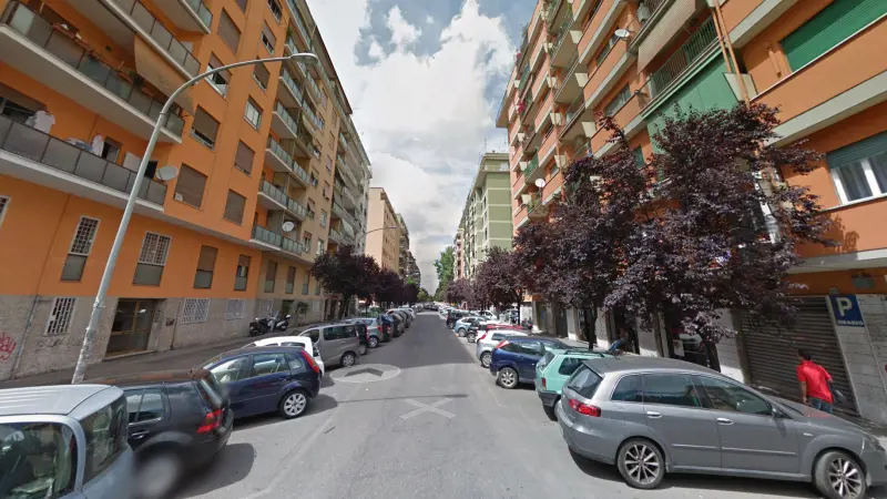"Mi ha sfregiato il volto". Caccia al maniaco a Roma