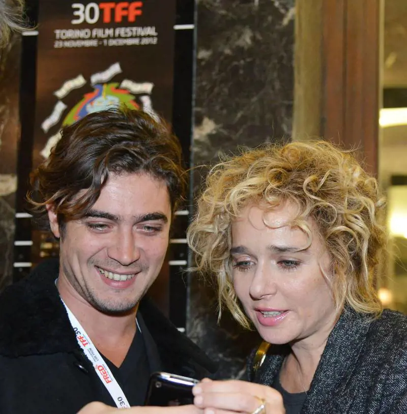 .L'attore Riccardo Scamarcio con l'attrice Valeria Golino alla trentesima edizione del Torino Film Festival (2012)