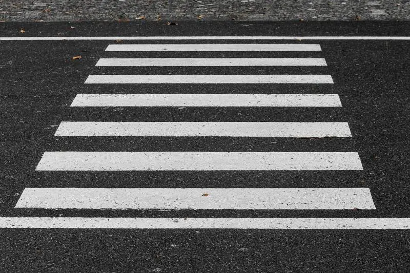Travolge e uccide 56enne sulle strisce pedonali, poi scappa. Caccia al pirata