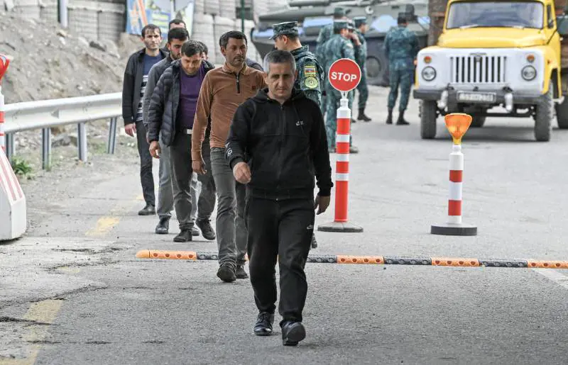 Gli armeni abbandonano il Nagorno-Karabakh: "Temiamo una pulizia etnica"