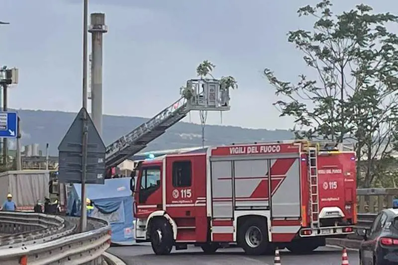 "Non ci sono prove". Quei sospetti sul cadavere appeso al guardrail