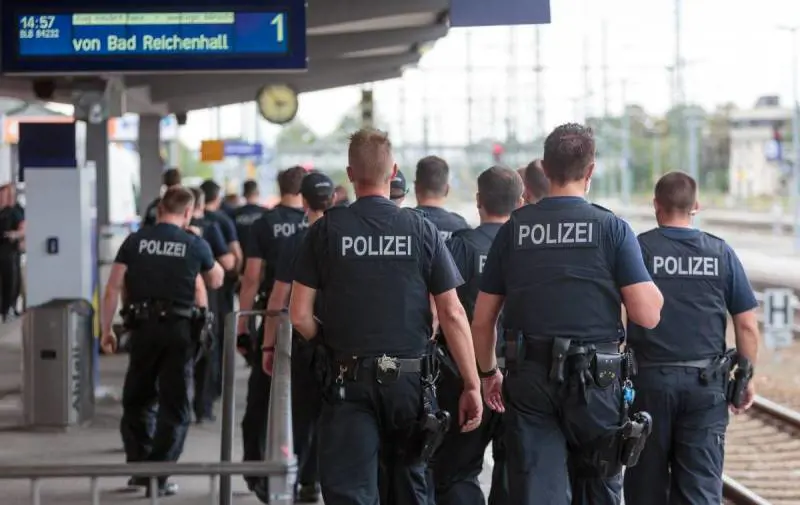 Germania, automobilista si lancia sulla folla a Passau: numerosi feriti