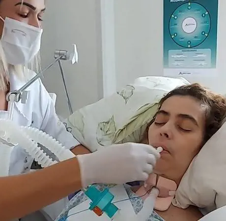 Un anno in ospedale per aver mangiato del pesto, il dramma della 47enne