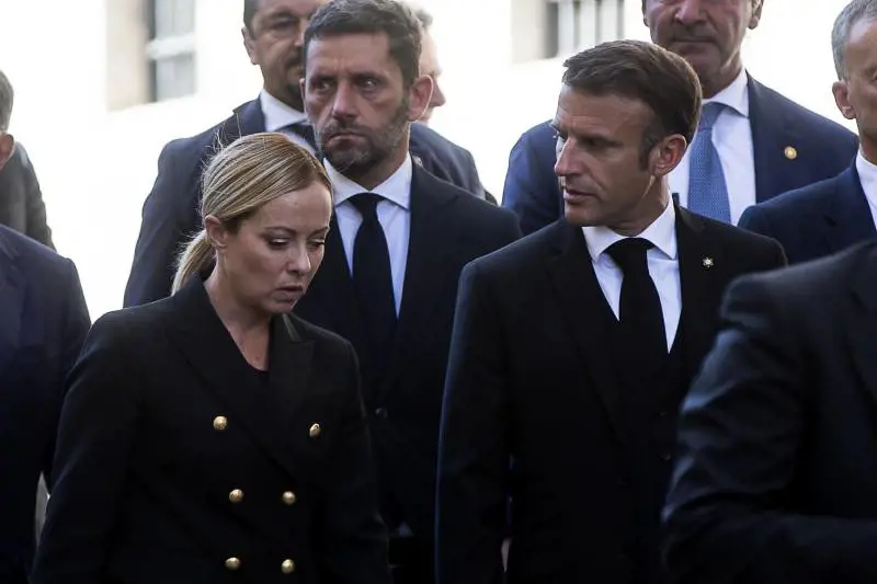 Attacchi, malintesi e colpi bassi: tre anni difficili tra Roma e Parigi