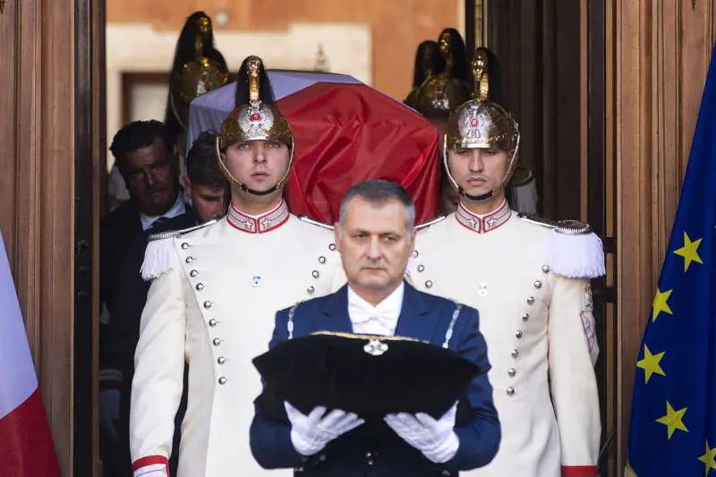 I funerali laici di Napolitano. Il figlio: "Fece anche errori"