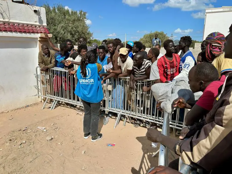 L'assedio quotidiano al fortino dell'Onu di Zarzis per ottenere documenti e aiuti.