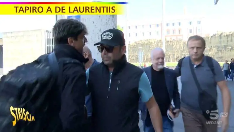 Rissa per il tapiro d'oro a De Laurentiis: cos'è successo a Striscia la notizia