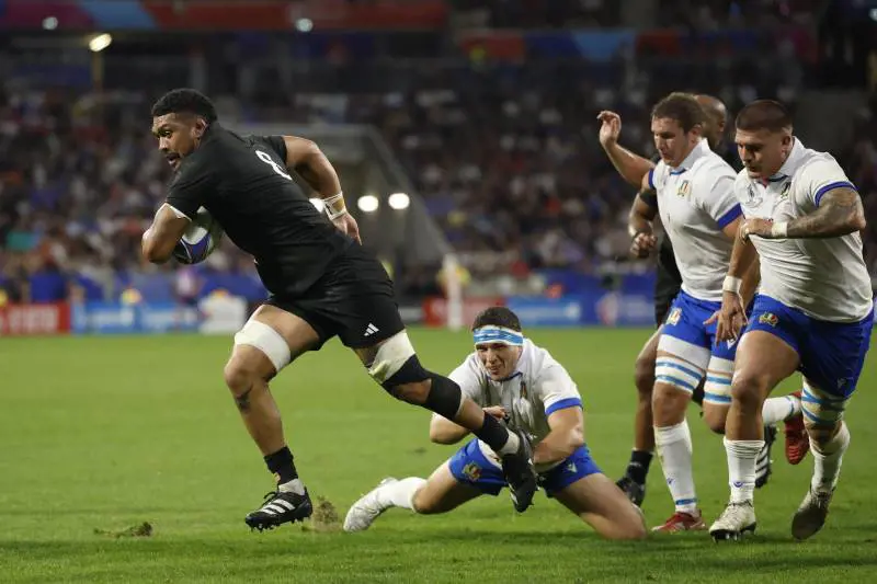 Rugby, All Blacks devastanti, l'Italia annichilita per 96-17