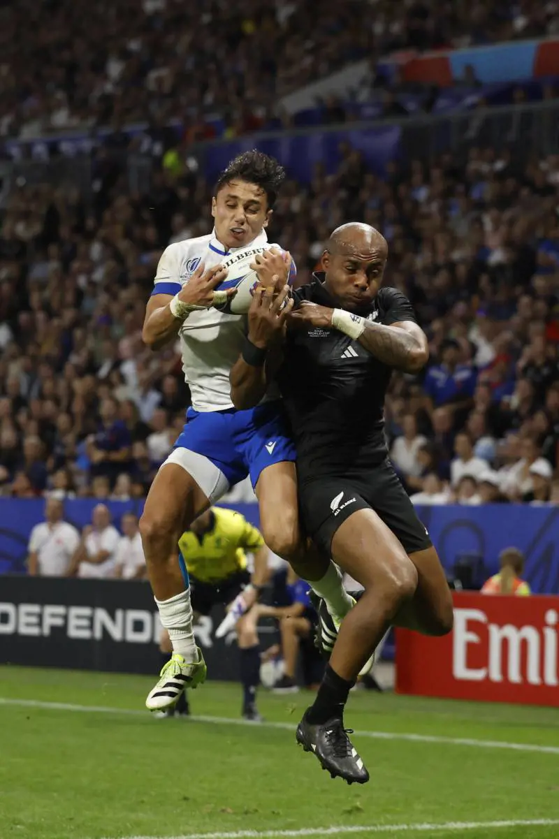 All Blacks, non c'è partita. Gli azzurri travolti dalla furia neozelandese