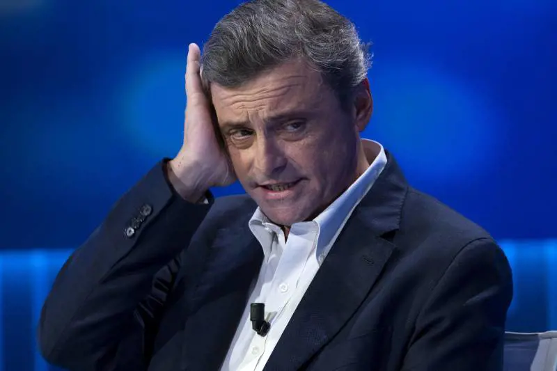 Premierato, giravolta Calenda: adesso non lo vuole più. "Meloni si fermi"