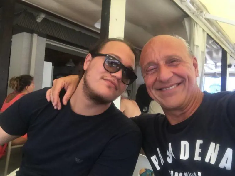 "Con mio figlio Dave non ho fatto in tempo. Così ora aiuto gli altri"