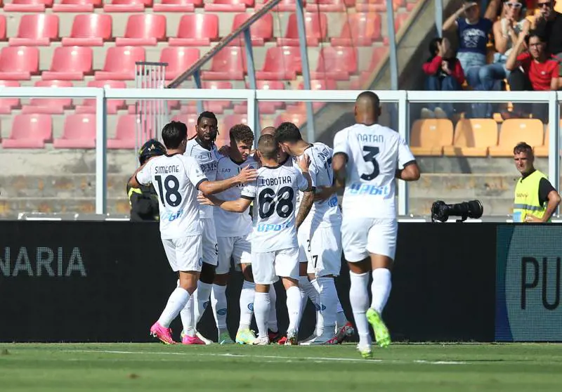 Il Napoli risorge: passa 4-0 a Lecce e sale al terzo posto
