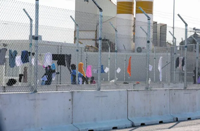 Con il bel tempo riprendono le partenze. La "Open Arms" ora punta verso Genova