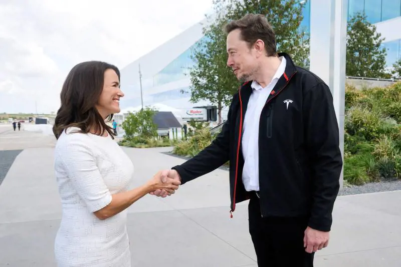 Musk accusa i tedeschi: "Violate la sovranità". E intanto la Germania blinda i confini a est