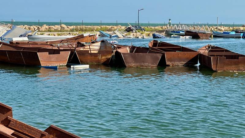 Barchini in ferro sequestrati dalla guardia costiera tunisina.