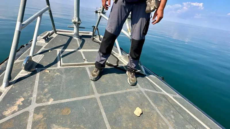 Le pietre lanciate dai migranti sudanesi contro i migranti.