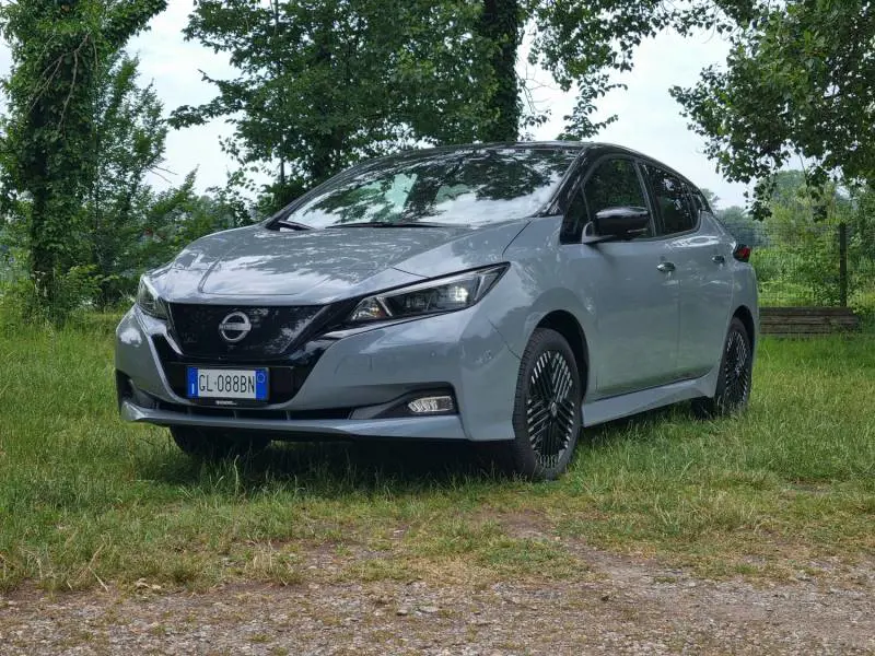 Nissan Leaf 2023: test drive, pregi e difetti del crossover 100% elettrico da città