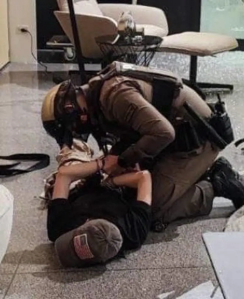 Terrore a Bangkok: 14enne spara e uccide al centro commerciale