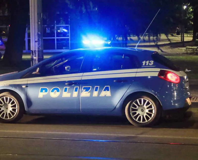 Sangue e follia a Roma: aggressione col machete in strada, due feriti