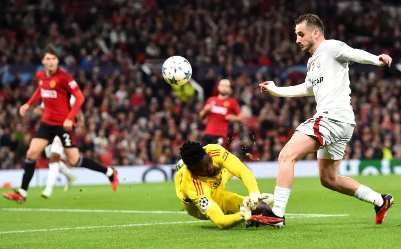 Altra notte da incubo per Onana in Champions: ecco l'errore che inguaia lo United