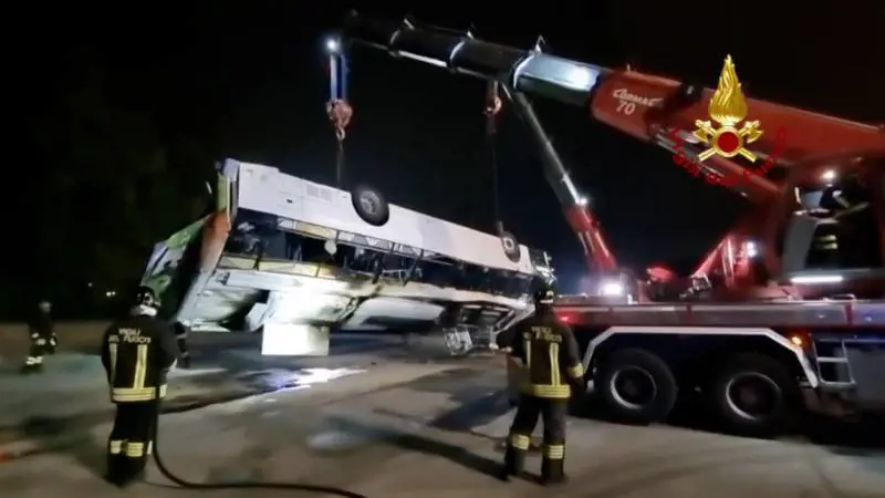 Tragedia di Mestre, dubbi sulle batterie elettriche. Salvini: "Fare una riflessione"