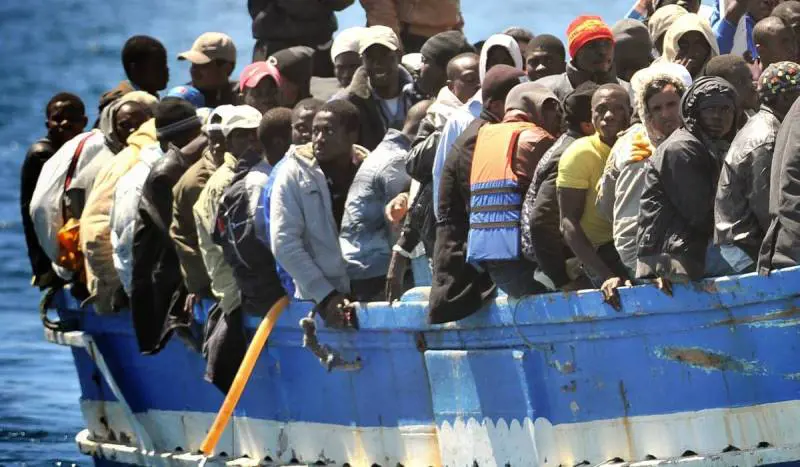 "Arrivati in Italia via mare 2 jihadisti". Arrestati e rimpatriati: Piantedosi svela cosa è accaduto