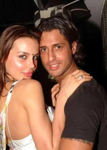 Nina Morici e Fabrizio Corona a una sfilata di moda a Milano (2004)