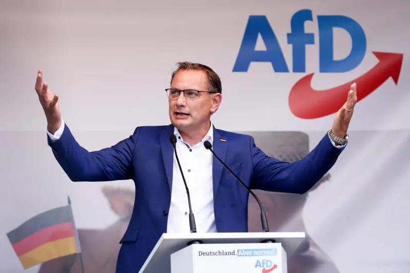 "Siamo pronti a espellerlo". L'AfD scarica il candidato che "parla come Hitler"