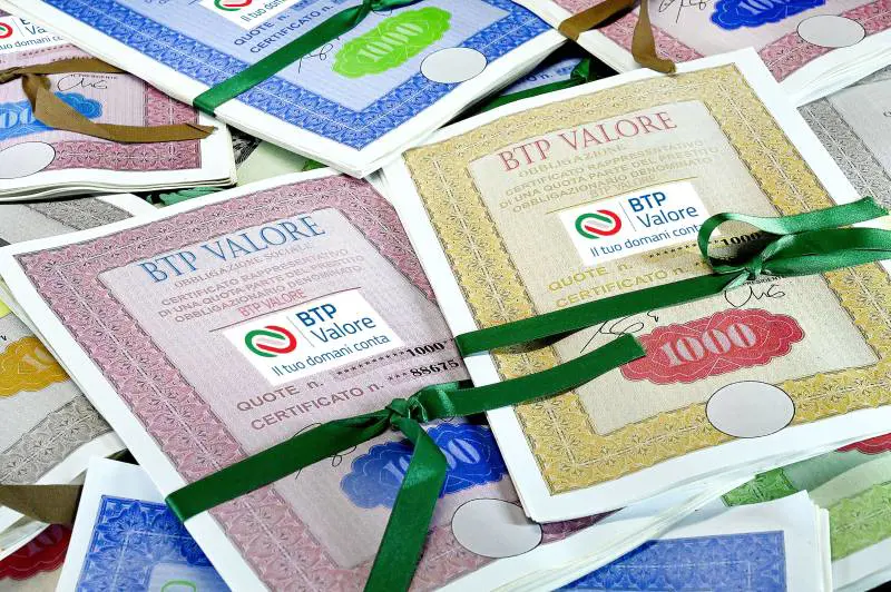 i buoni del Tesoro a 5 anni hanno raggiunto la quota di 17,190 miliardi di euro e 641.881 contratti registrati, dopo aver registrato sottoscrizioni per 1,565 miliardi nella sola giornata di oggi.