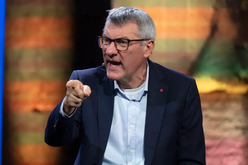 "Sciopero ridotto a 4 ore". Landini si piega ma attacca ancora Salvini