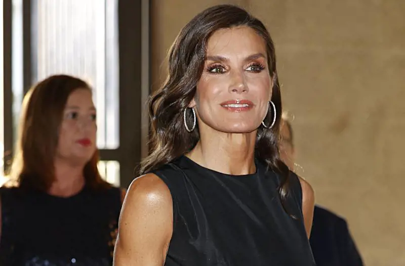 Come vestirsi per andare a teatro. 6 look perfetti per lei