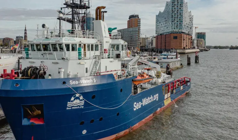 "Pronta la Sea-Watch 5": nuova sfida delle Ong all'Italia