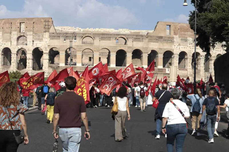 "Alzare il tiro". L’estrema sinistra chiede la "rivolta sociale" di Landini