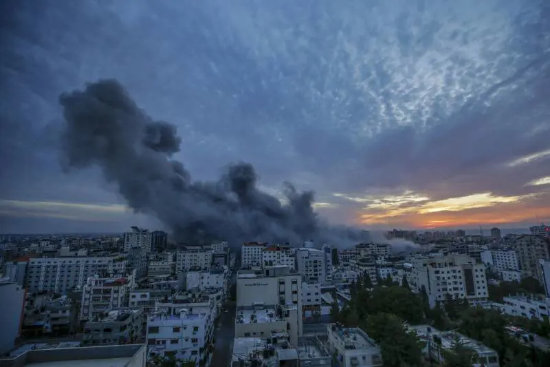 Nelle mani di Hamas oltre cento ostaggi. "In casa e nei tunnel". Molti sono stranieri