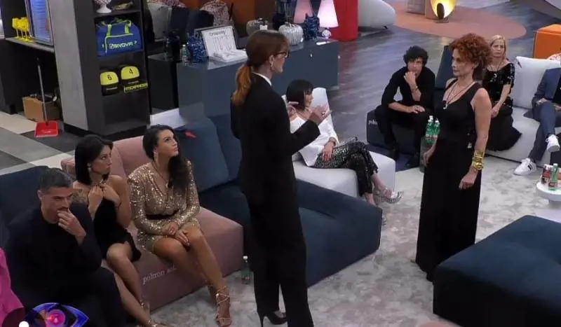 “Ti hanno doppiata…”. Scontro al GF tra Beatrice Luzzi e Jane Alexander