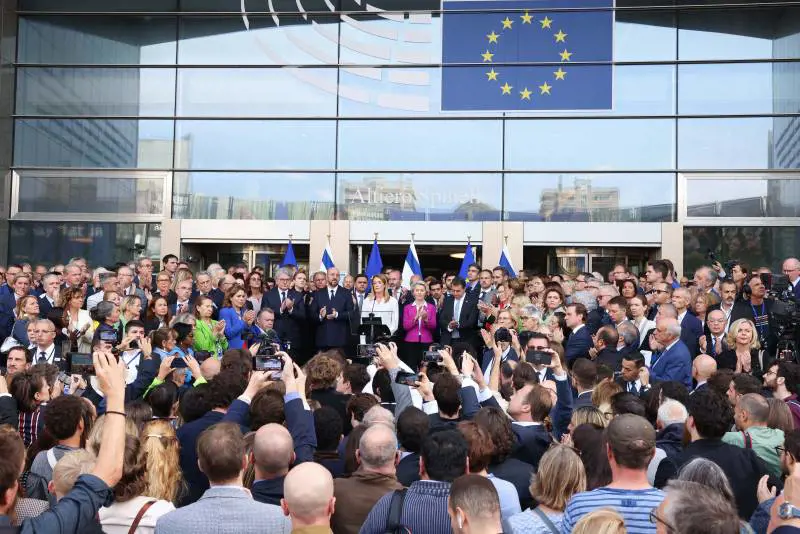 “Assenti alla commemorazione”. Il Parlamento Ue ricorda le vittime israeliane ma la sinistra latita 