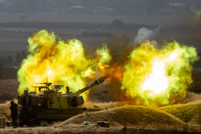 Israele spegne Gaza. Netanyahu: "Ogni membro di Hamas è un uomo morto". Terzo italiano disperso | La diretta