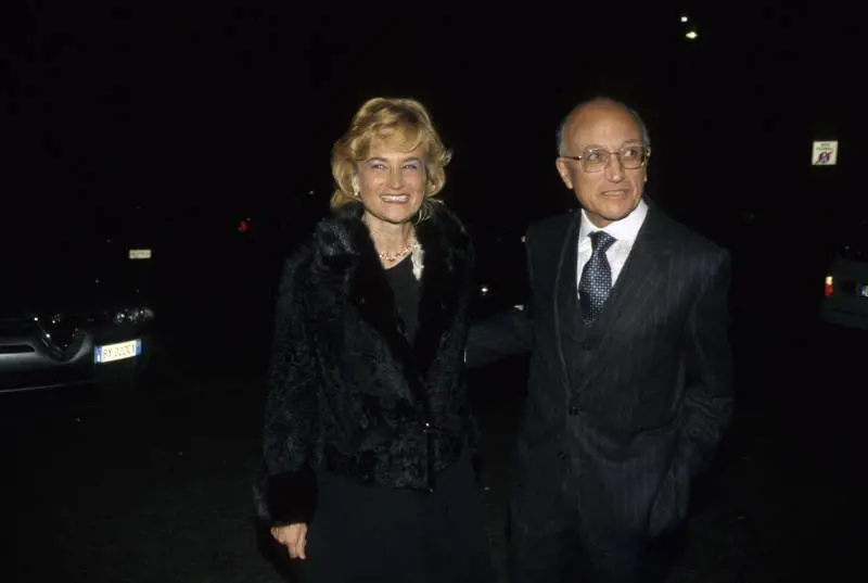 Il Cav perseguitato. Parte la petizione per negargli il Famedio