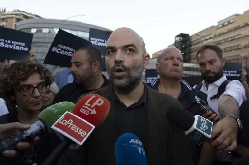 Il Pd vuol candidare Saviano, batosta Gualtieri e Emis Killa: quindi, oggi...