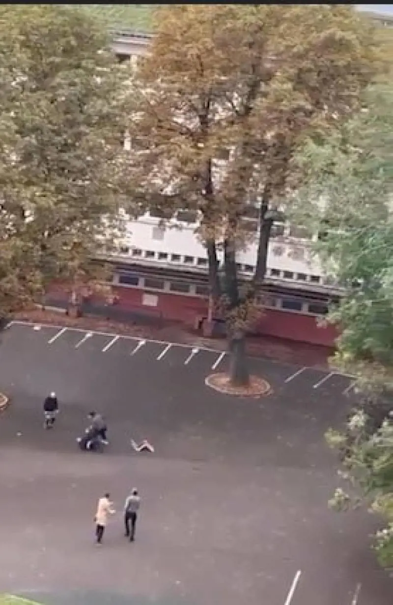 Urla "Allah Akbar" e ammazza il prof