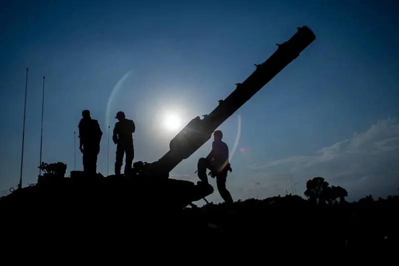 Israele pronto all'operazione militare di terra. E l'Iran minaccia: "Stop o interveniamo" | La diretta