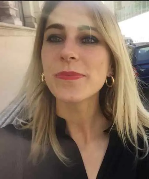 Reporter italiana aggredita alla moschea. "Circondata, buttata a terra e presa a calci"