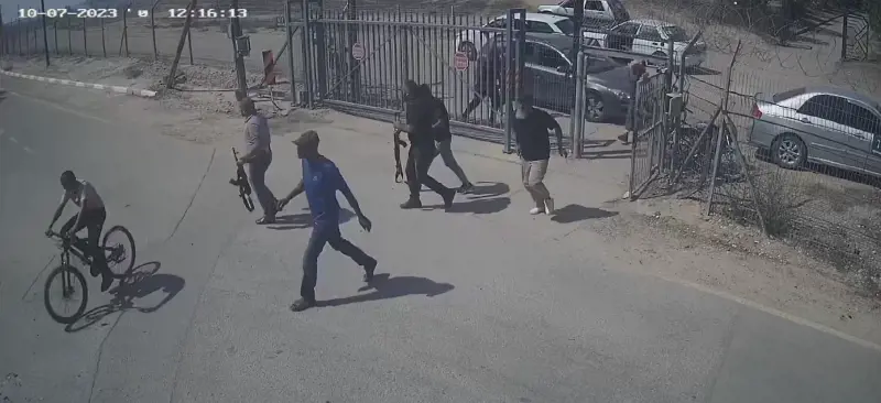 L'attacco di Hamas poi i saccheggi: così gli sciacalli palestinesi hanno depredato i kibbutz