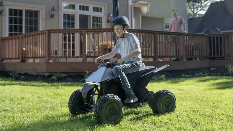 Tesla Cyberquad, arriva in Italia il costoso quad elettrico per bambini