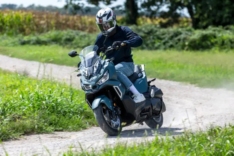SYM ADX, il nuovo scooter crossover per la “giungla” urbana