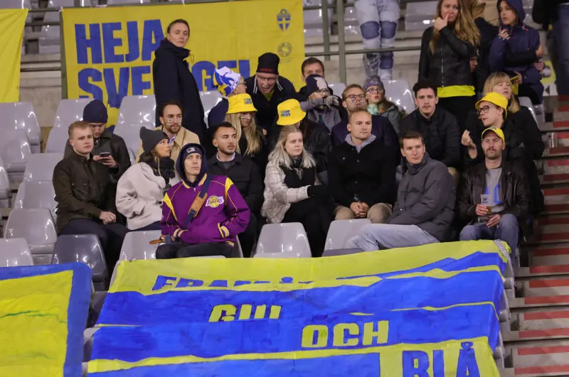 Attentato a Bruxelles, la paura dei 35mila tifosi bloccati nello stadio: "Non fate vedere le maglie"